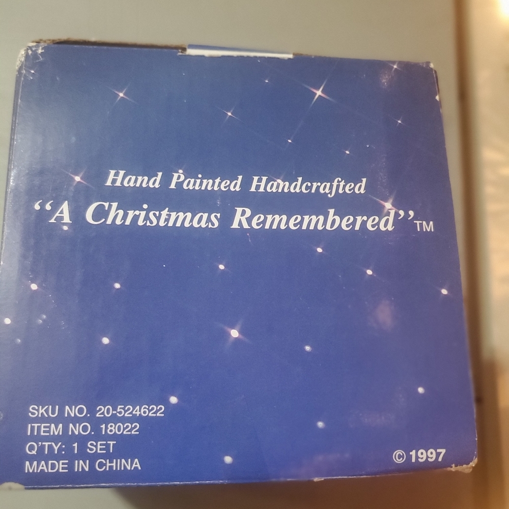 A Christmas Remembered Hand Painted 3D Christmas Plate & Stand 1997 18022 In Box
